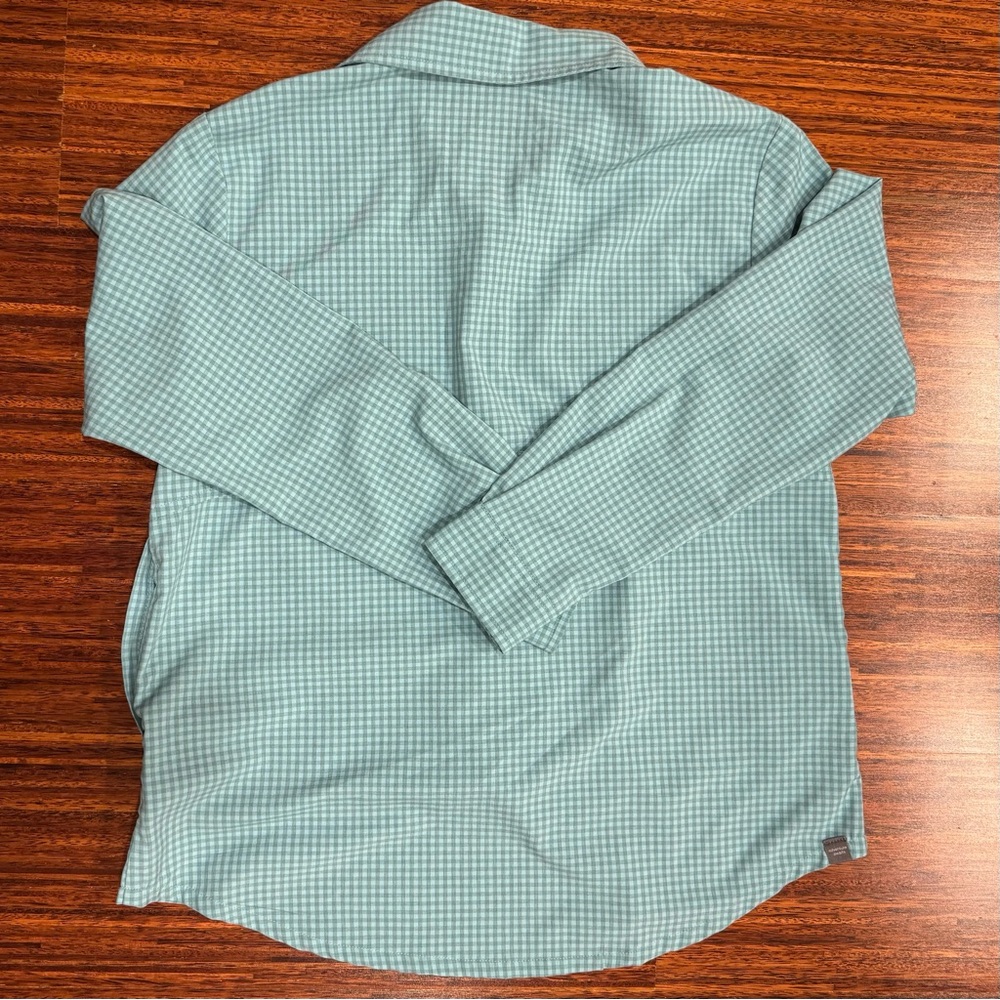 Title Nine Tuolumne Tech Shirt performance snap front size medium Gorpcore EUC - Picture 8 of 11
